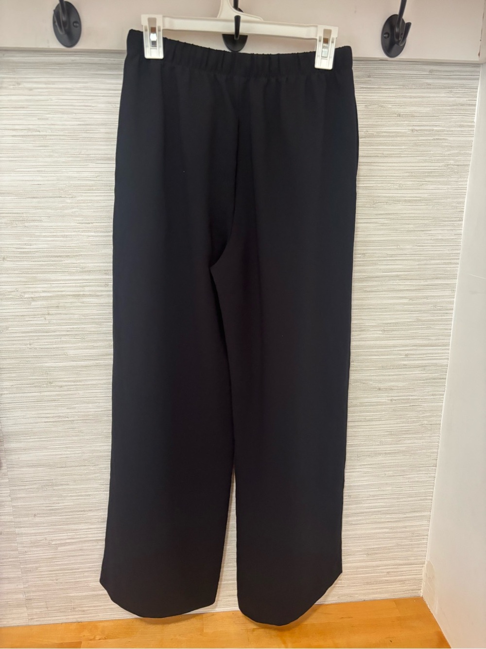 Aritzia The Lodge Pant crepette wide leg women medium black - Picture 6 of 7